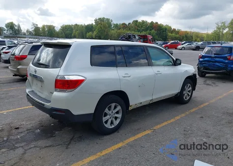 2013 Toyota Highlander Base V6 z USA, uszkodzony, nr VIN 5TDBK3EH0DS225394